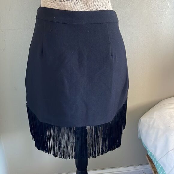 {tl} the letter Black Skirt with bottom fringe/tassels - Picture 4 of 12